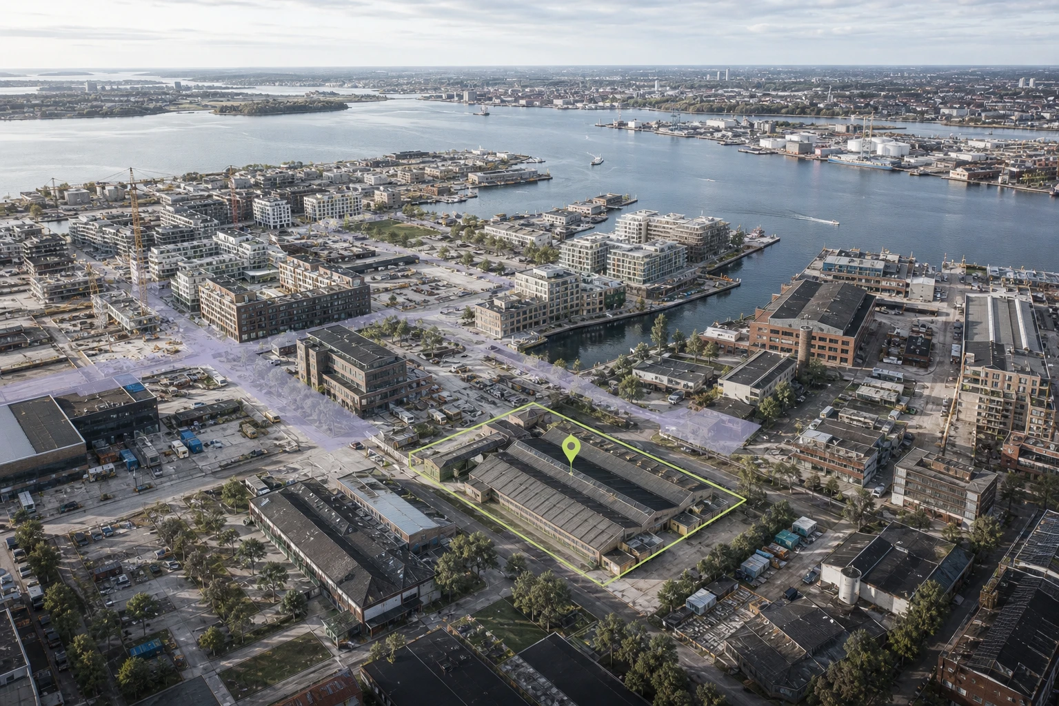 Københavnsk byomdannelsesområde med industri, byggeaktivitet og ny by samt én fremhævet ejendom.