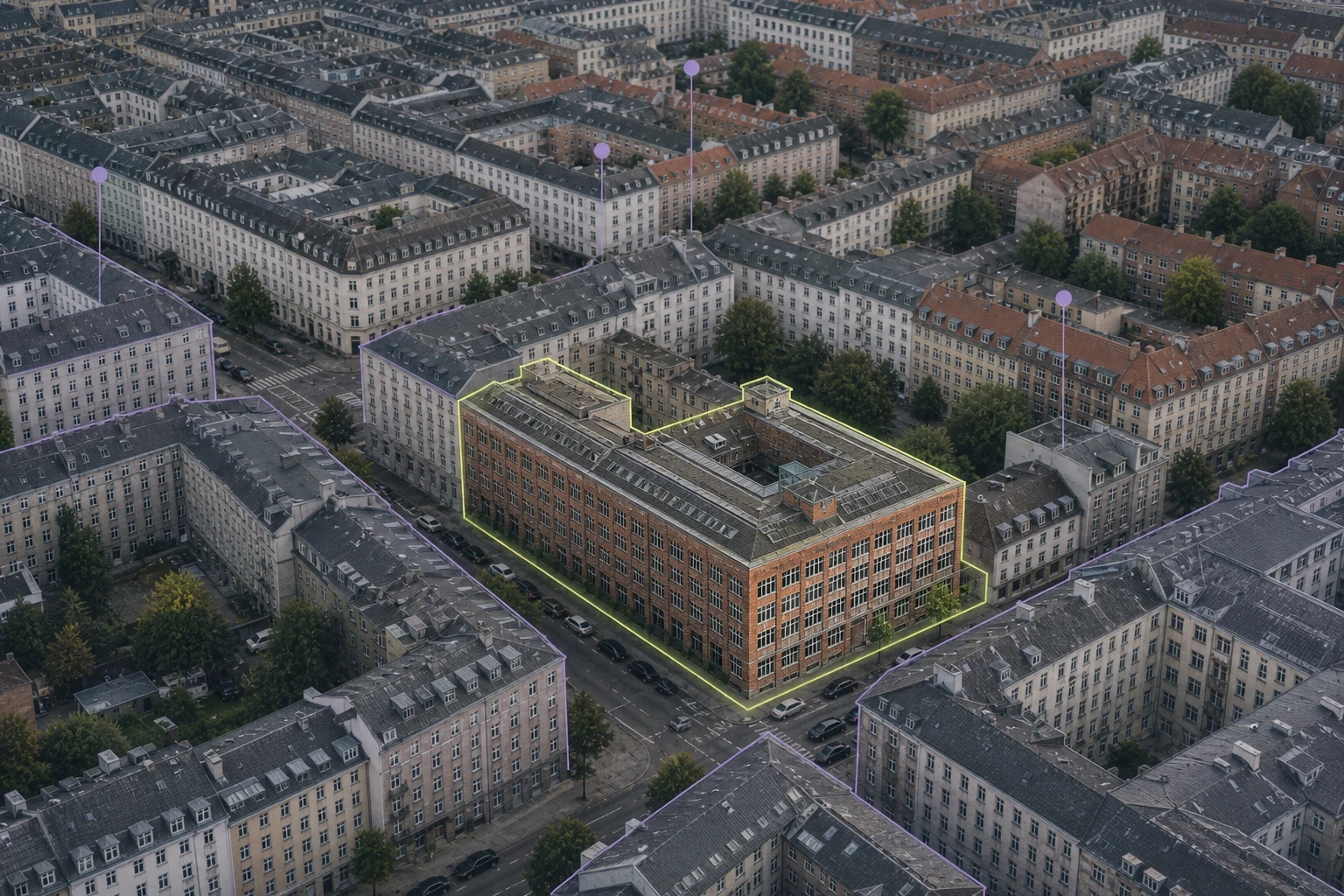 Skråt luftperspektiv over en københavnsk erhvervsejendom fremhævet som mulig konverteringscase.