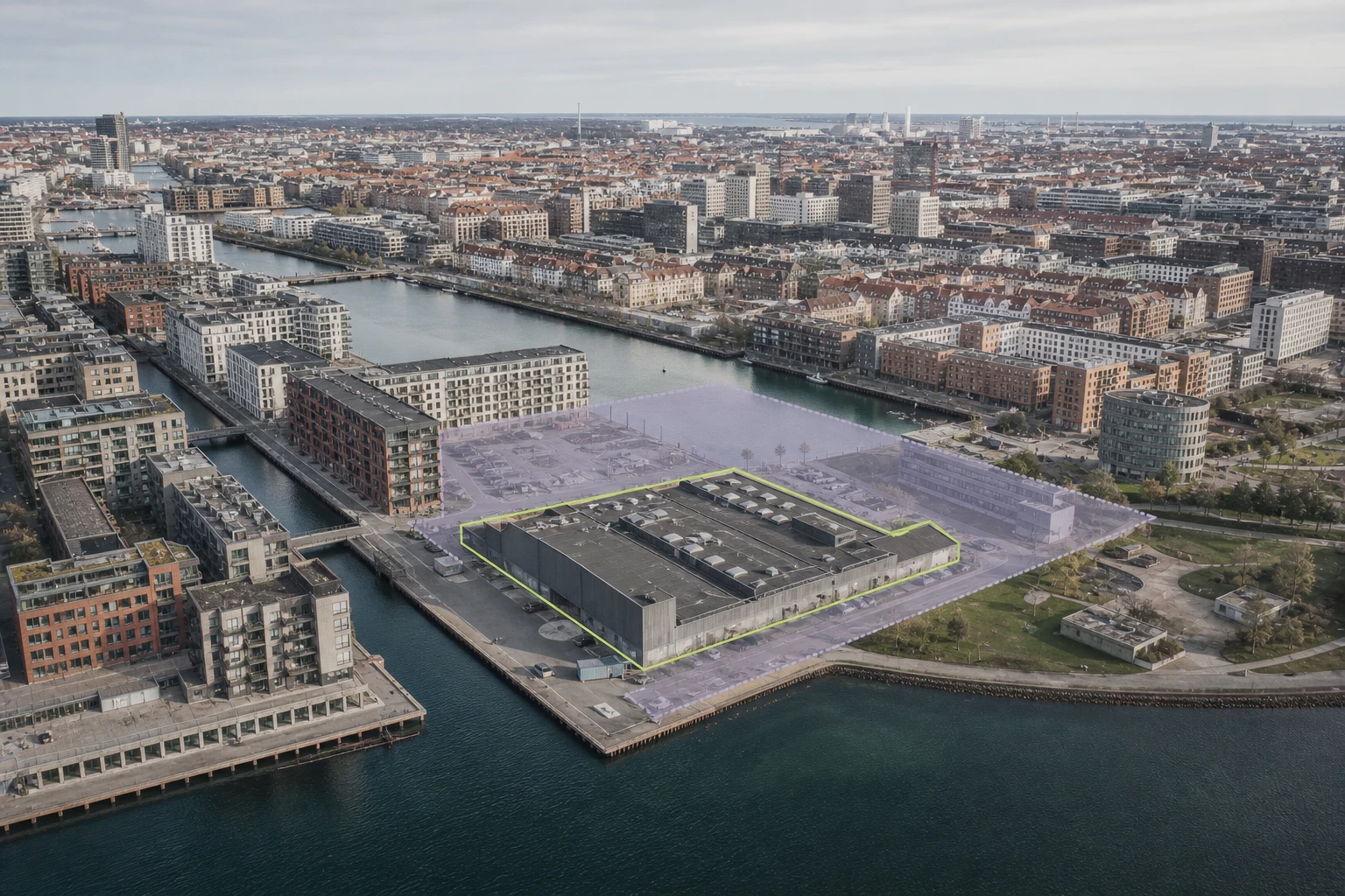 Erhvervsejendom ved københavnsk kanal med lokalplan- og ejendomsgrænse vist som forskellige lag.