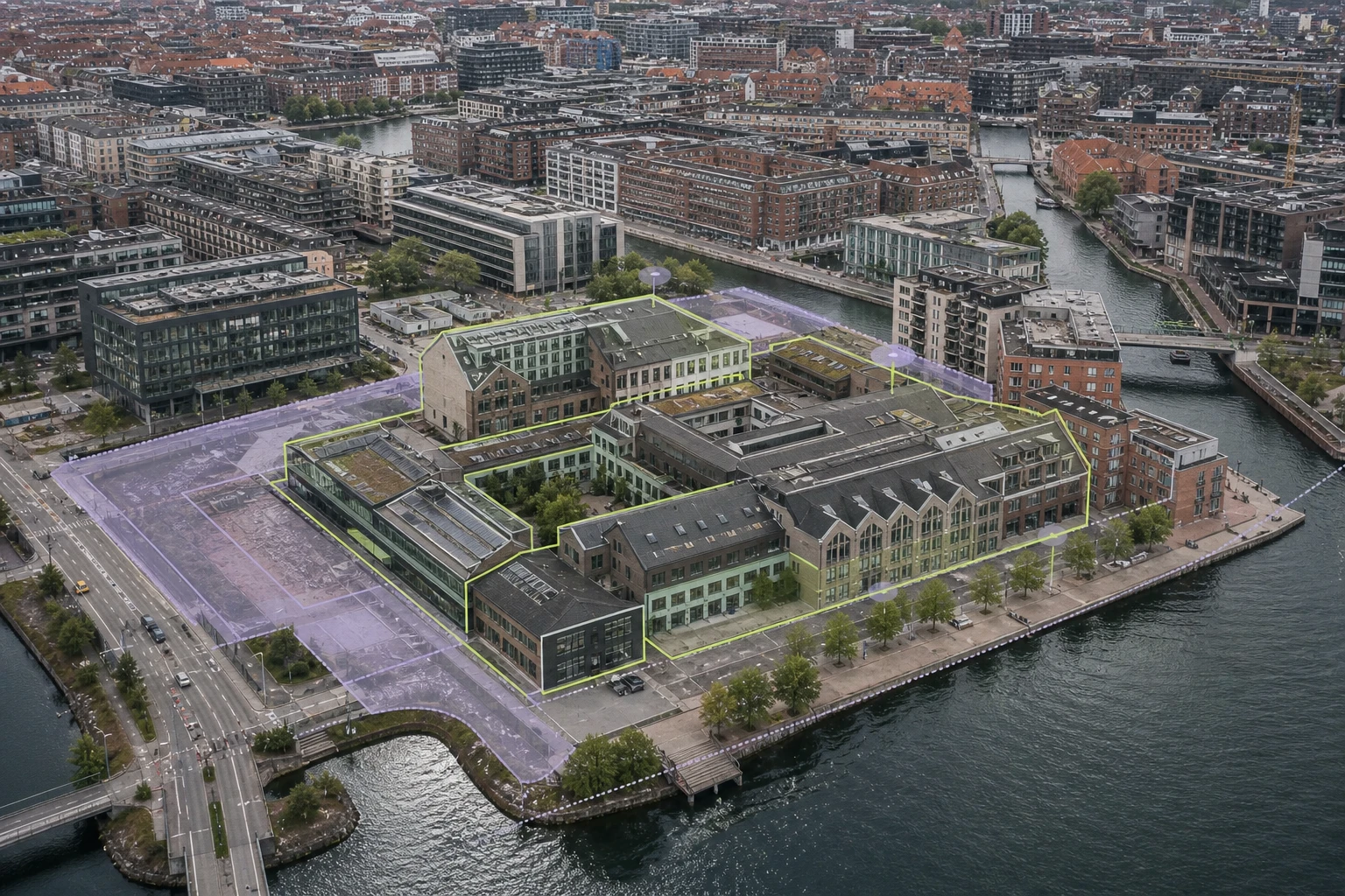 Kompleks københavnsk ejendom med separate grænser for ejendom, bygninger og planflader.